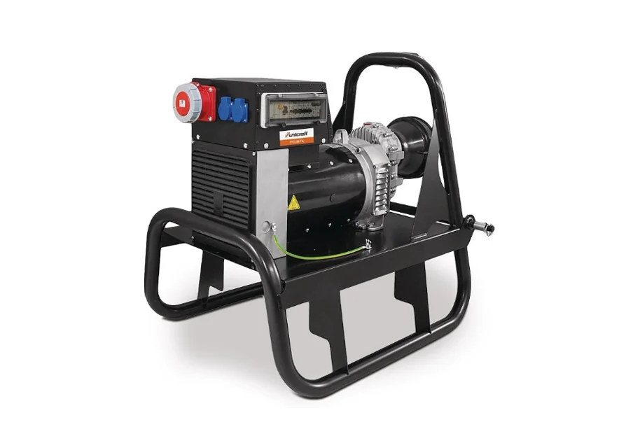 Unicraft PTO 18 TA traktoraggregat med trepunktsramme, generator, girhus og uttakspanel