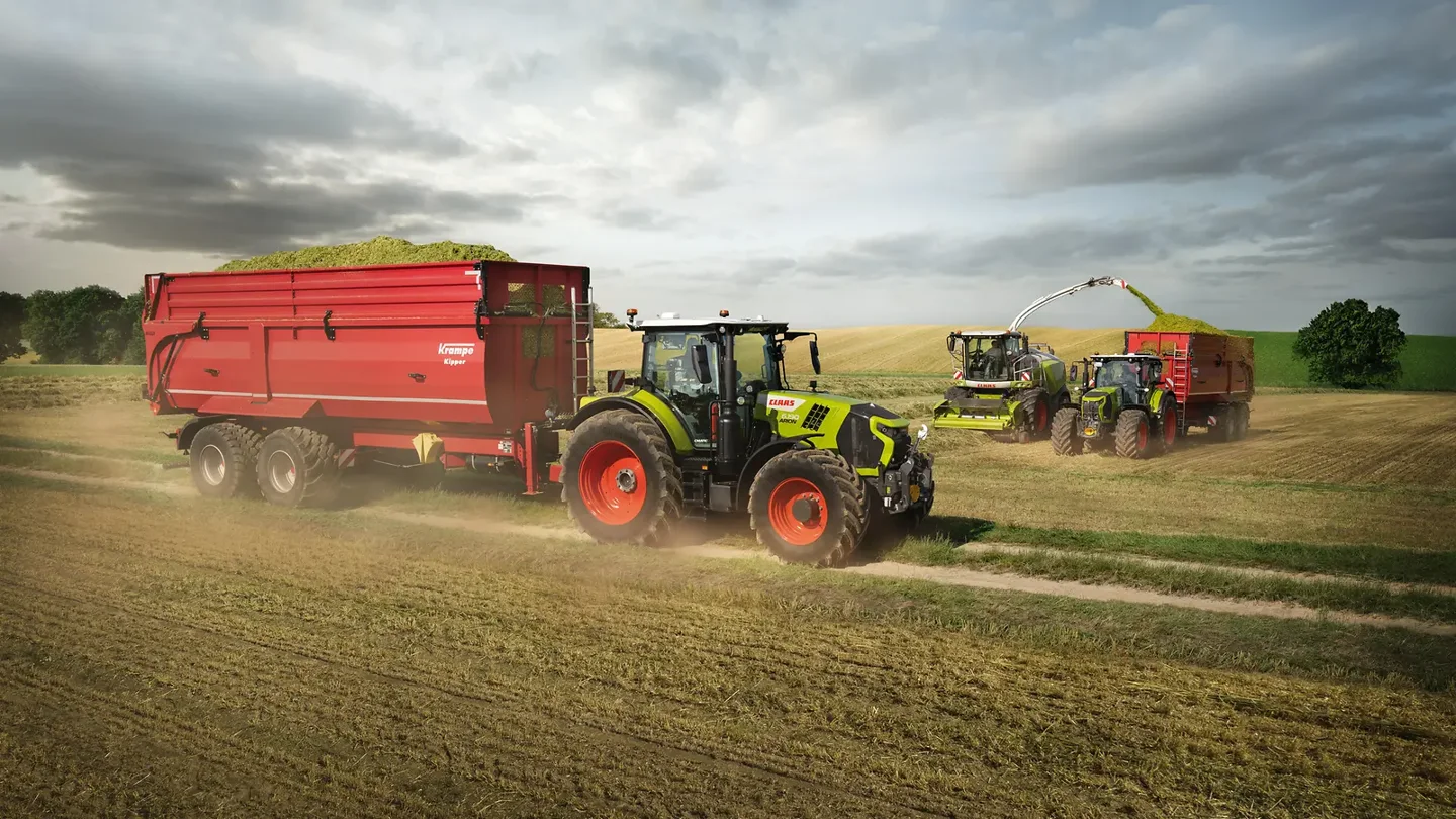 CLAAS ARION 6 CMATIC med redskap i produsentens pressebilder fra 2026