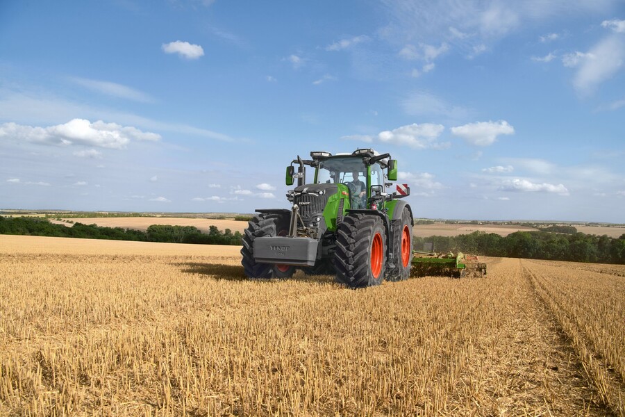 Fendt 800 Vario Gen5 med skålharv