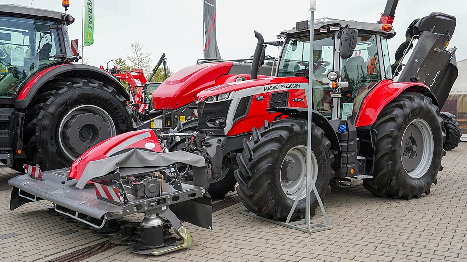 MF 7S.210 på agra i Leipzig, Tyskland, april 2024