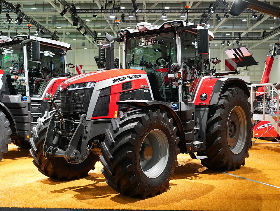 MF 8S.305 Xtra på Agritechnica i Hannover, Tyskland, november 2025