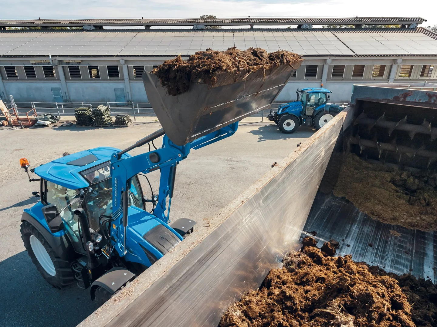 New Holland T5 Dynamic Command med frontlaster